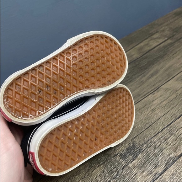 Vans - Picture 4 of 5